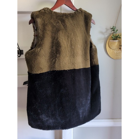 Plush Fur Vest For Women Faux Fur Color Block S/M Black & Green - H By Heurueh - Picture 8 of 9